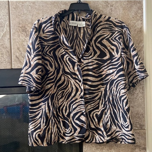 Liz Baker Silk button up top - Picture 1 of 3